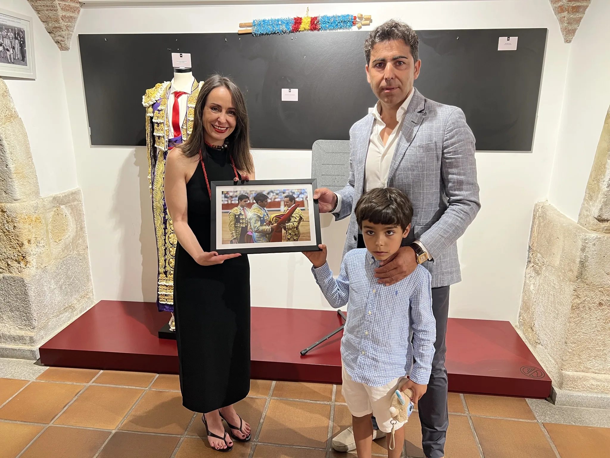 Javier Valverde dona al Museo Taurino un traje de luces nazareno y oro coincidiendo con el vigésimotercer aniversario de su alternativa