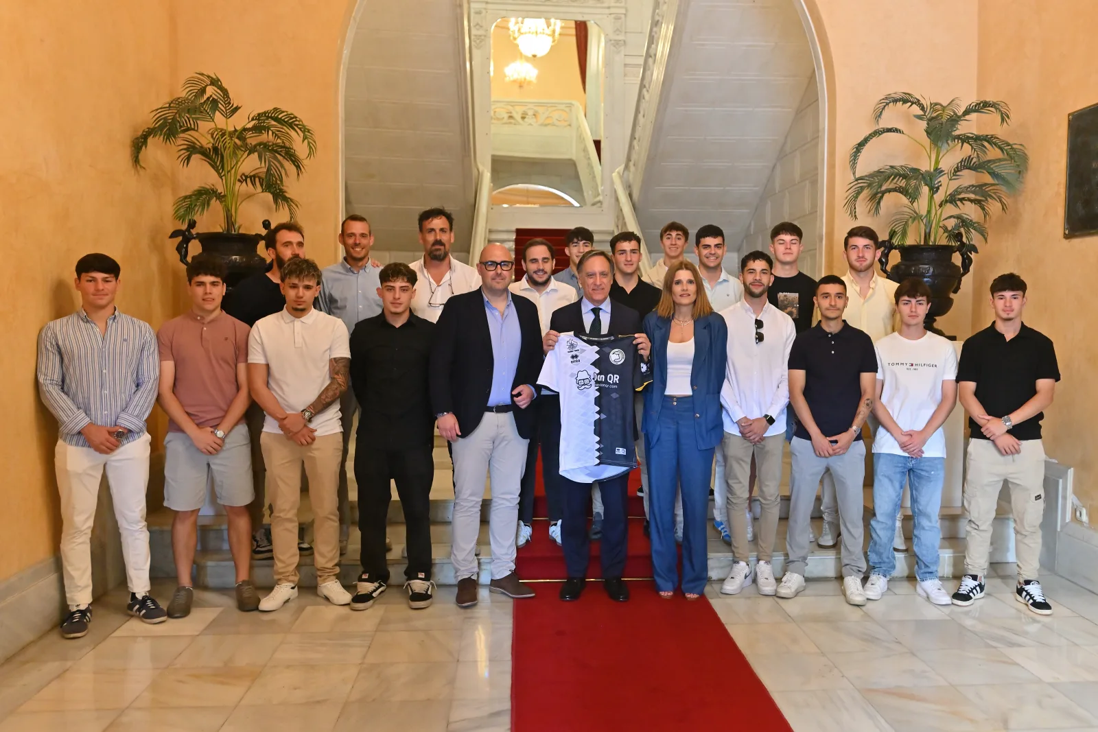 El alcalde de Salamanca felicita al Juvenil A de Unionistas por su histórico ascenso a División de Honor