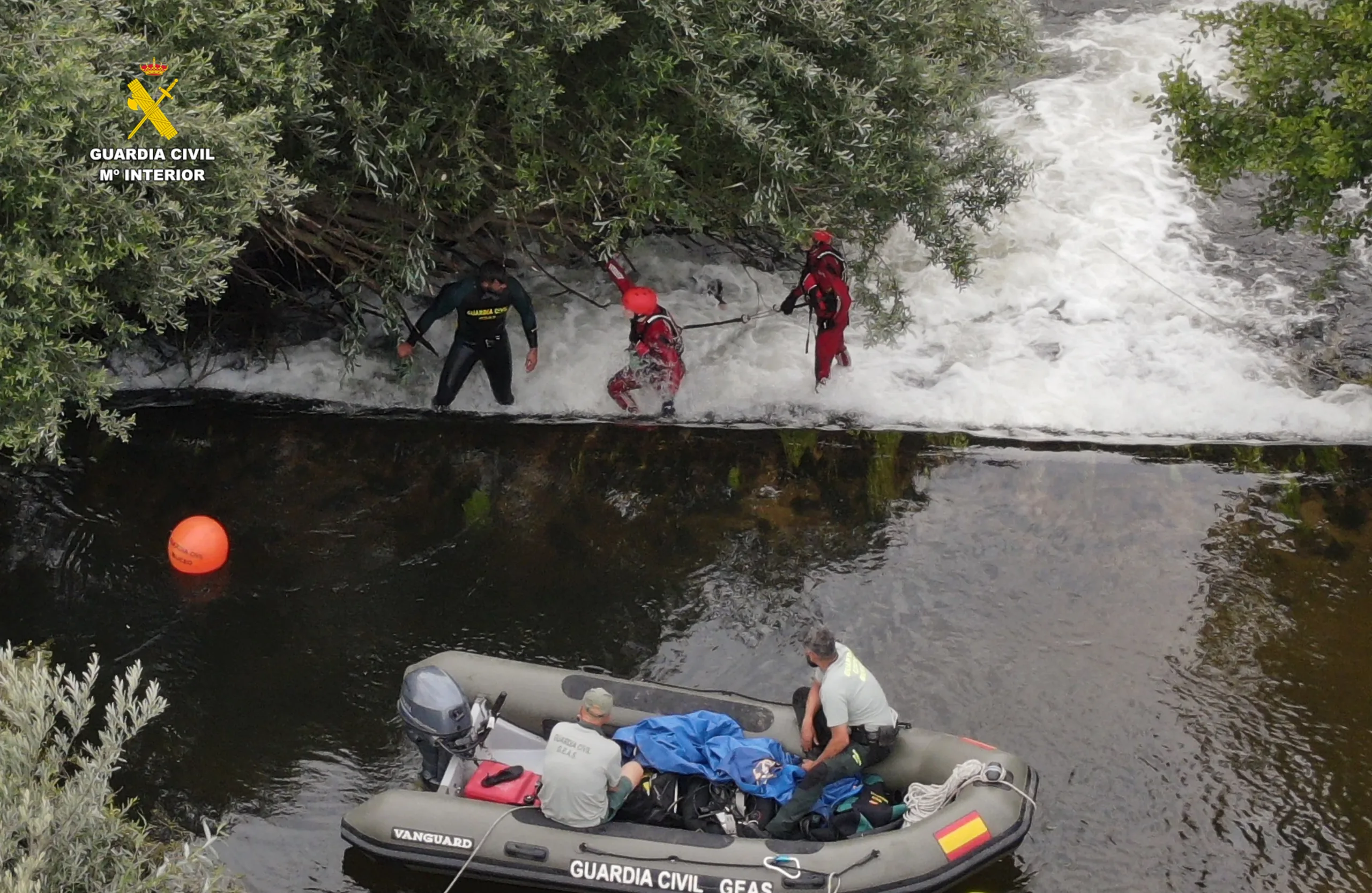 Compleja intervención del GEAS para localizar el cuerpo del menor desaparecido en el río Tormes en una zona con caudal fluctuante y fuertes remolinos