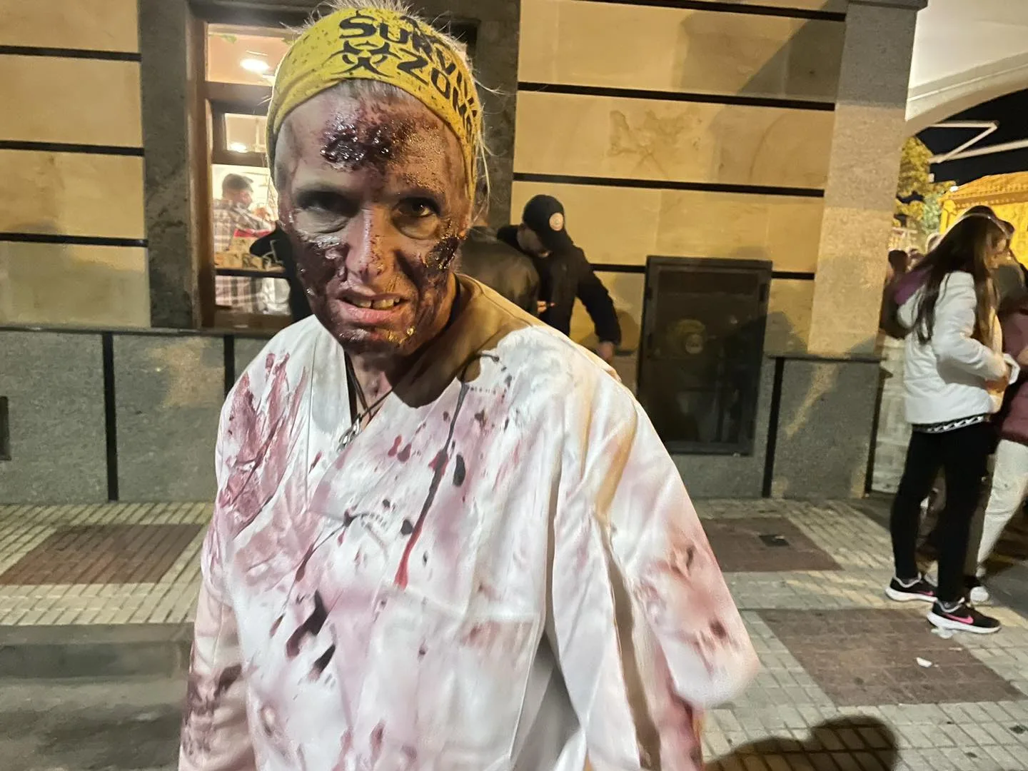 Más de 300 jóvenes viven una noche de adrenalina y diversión con el Survival Zombie en Carbajosa
