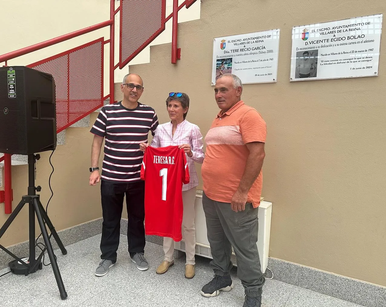 Villares de la Reina rinde homenaje a la atleta Teresa Recio por su brillante trayectoria