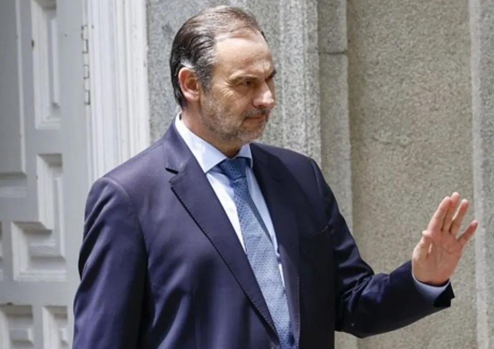Prohibición de salida al extranjero y obligación de comparecencias quincenales en el juzgado: El instructor del Tribunal Supremo mantiene las medidas cautelares al ex ministro José Luis Ábalos y a su ex asesor Koldo García tras tomarles declaración como investigados