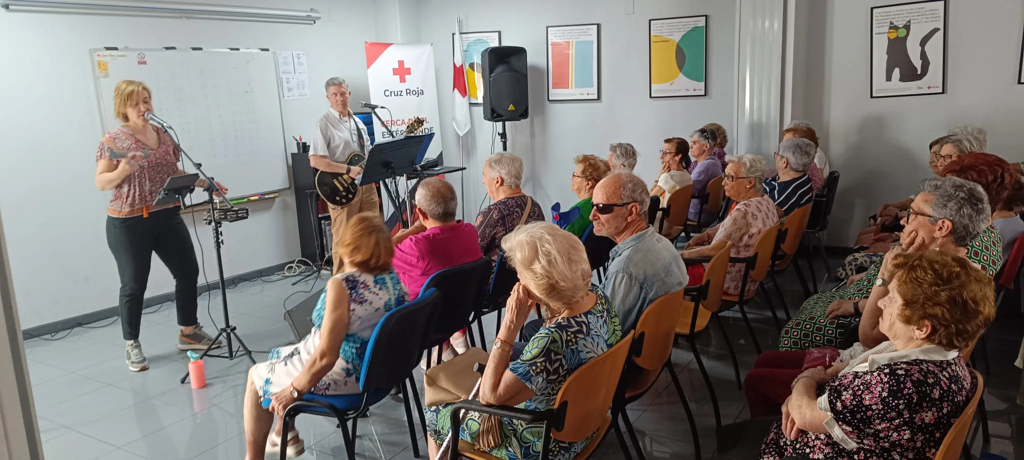 Música y buen humor ponen el broche final al curso de actividades para personas mayores en Salamanca