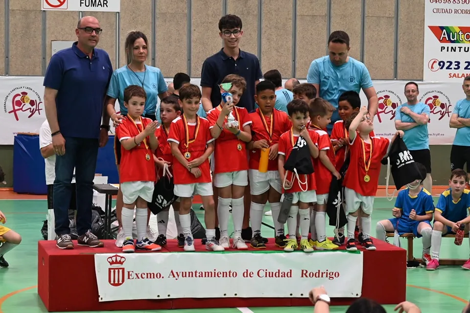 Ciudad Rodrigo celebra la final de la Liga Comarcal de fútbol sala del Club III Columnas