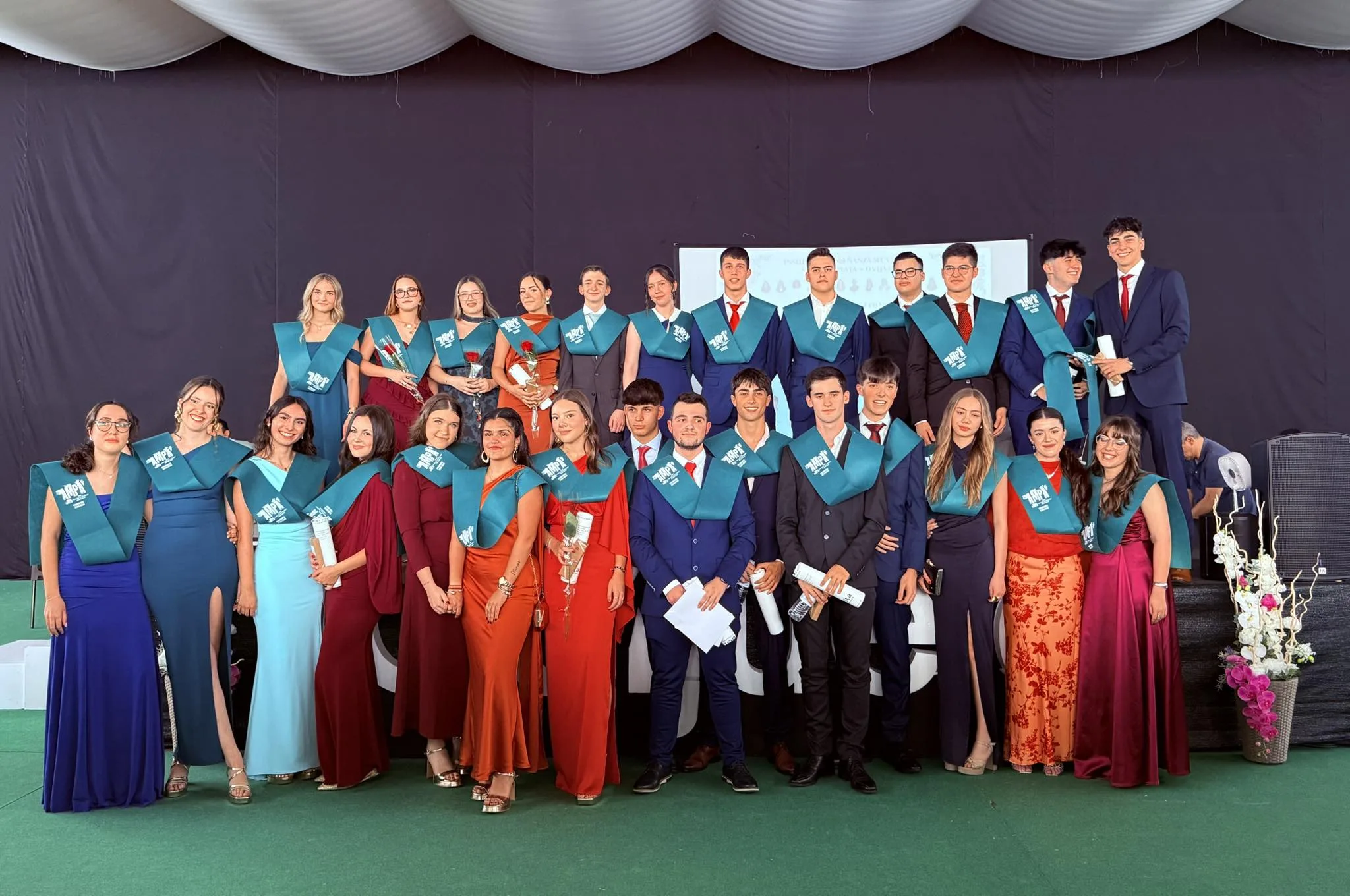 El IES Vía de la Plata celebra las graduaciones de 2º de Bachillerato y 4º de ESO en el recinto ferial