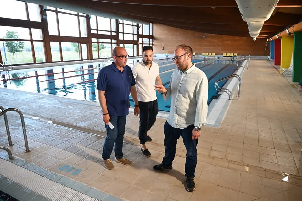 La piscina municipal cubierta de Ciudad Rodrigo reabre sus puertas tras los daños del vendaval de marzo