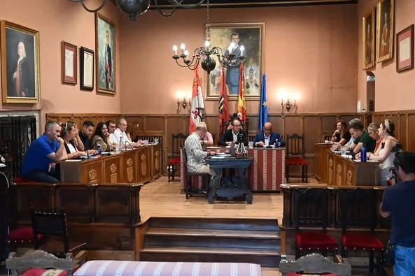 El pleno de Ciudad Rodrigo exige la rehabilitación integral de la A-62 y la recuperación de las frecuencias de trenes suprimidas