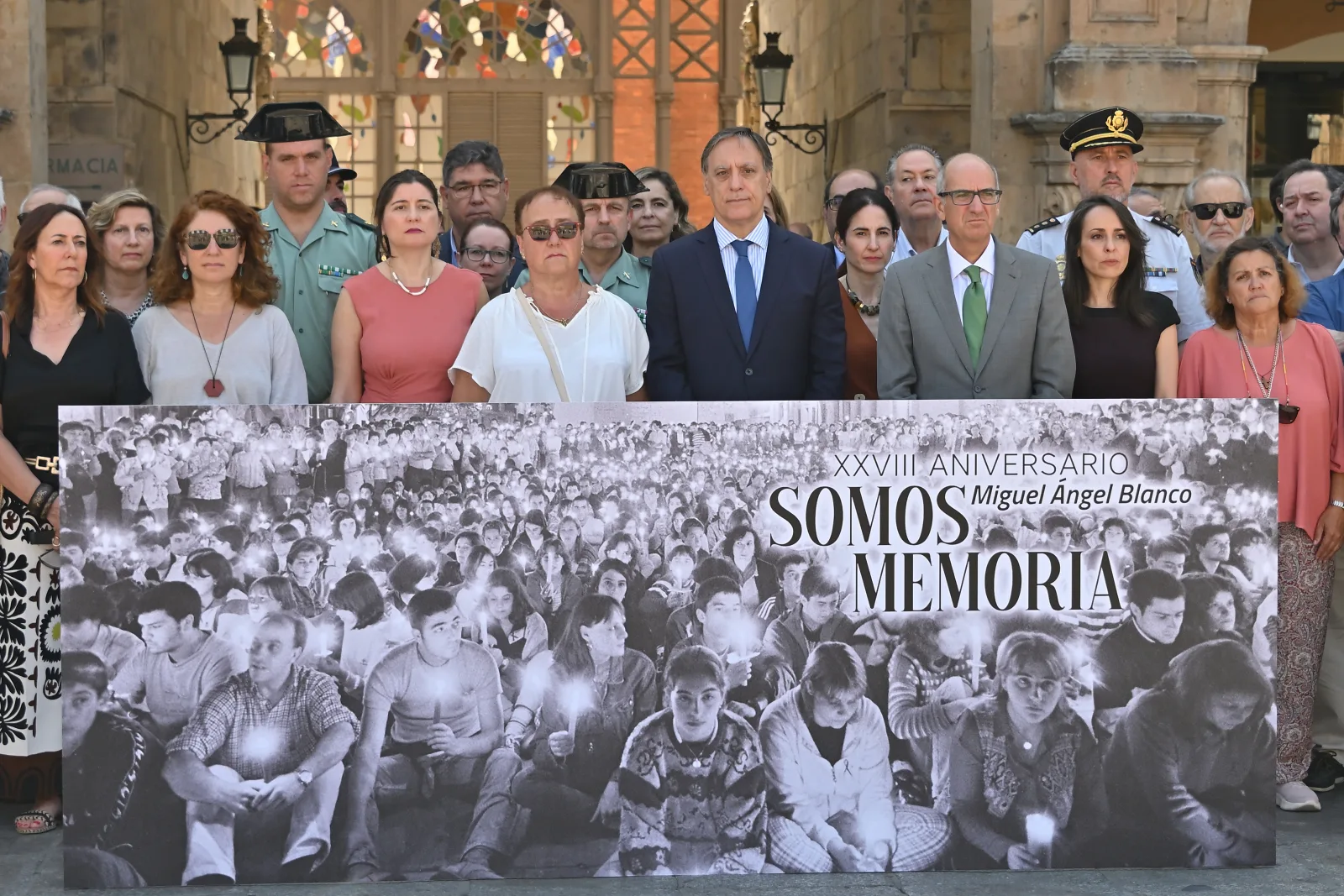 García Carbayo reivindica la memoria de Miguel Ángel Blanco en el 28º aniversario de su secuestro y asesinato por la banda terrorista ETA para “no olvidar jamás lo ocurrido”