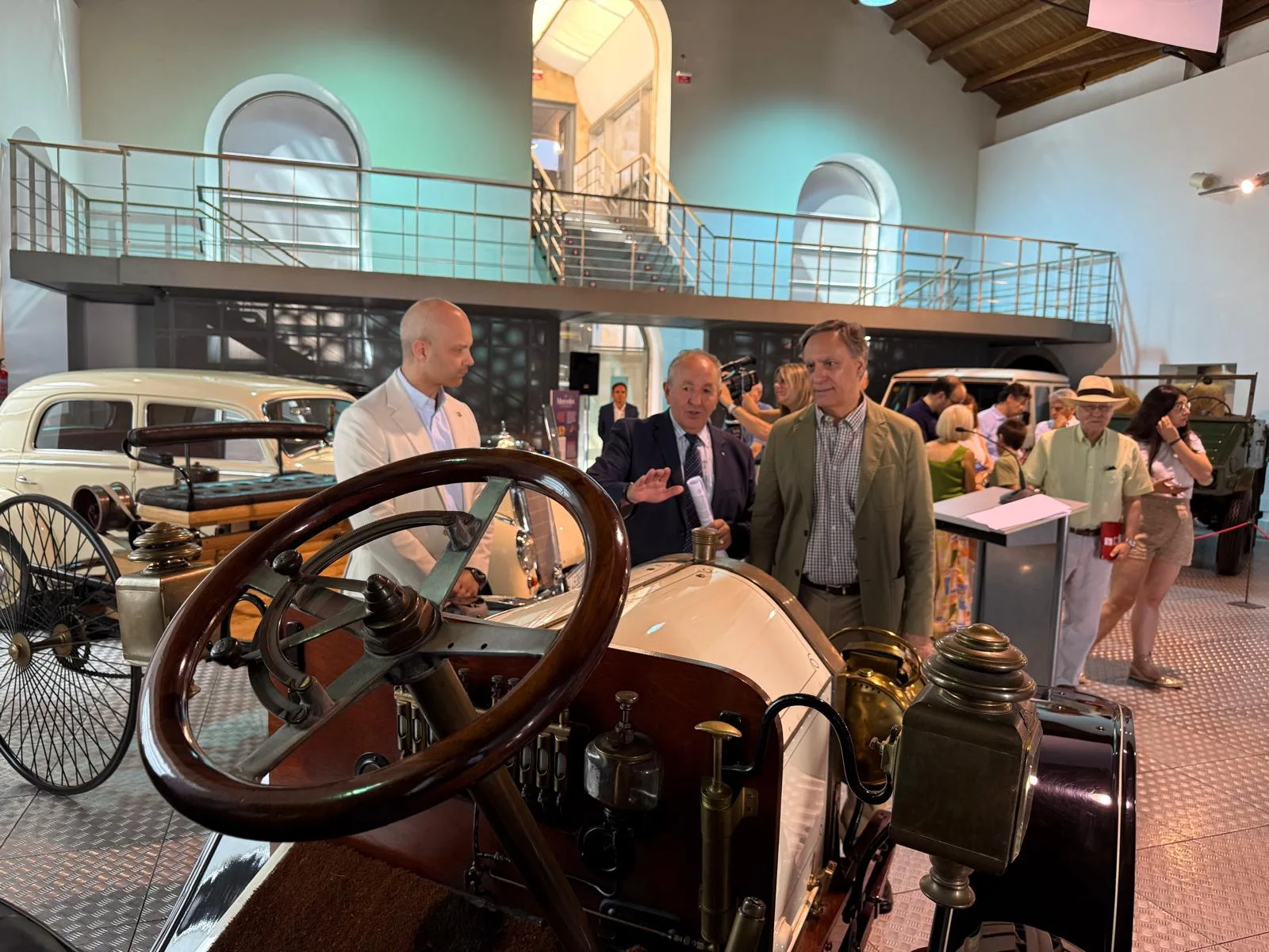 El Museo de Historia de la Automoción de Salamanca acoge durante todo el verano la exposición ‘Mercedes: la estrella’, un homenaje a la leyenda del automóvil con una veintena de vehículos