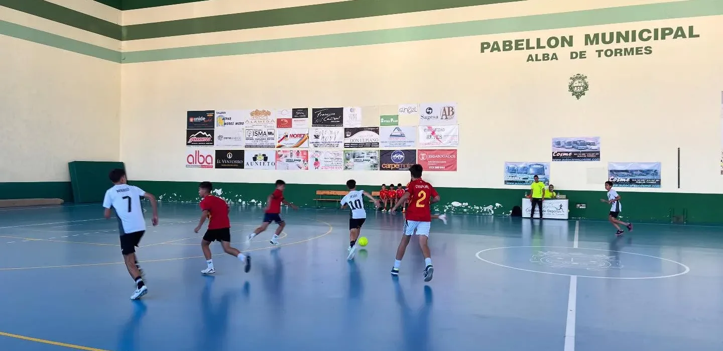 Arranca el torneo de los más pequeños en el VIII Torneo de Fútbol Sala "Villa Alba de Tormes"