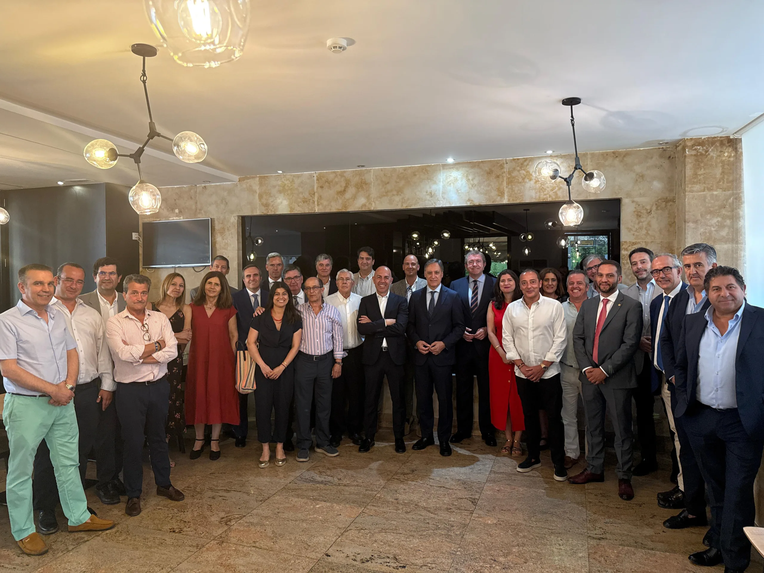 Carbayo reafirma ante la Empresa Familiar de Castilla y León el compromiso del Ayuntamiento con la formación orientada a la empleabilidad y la innovación