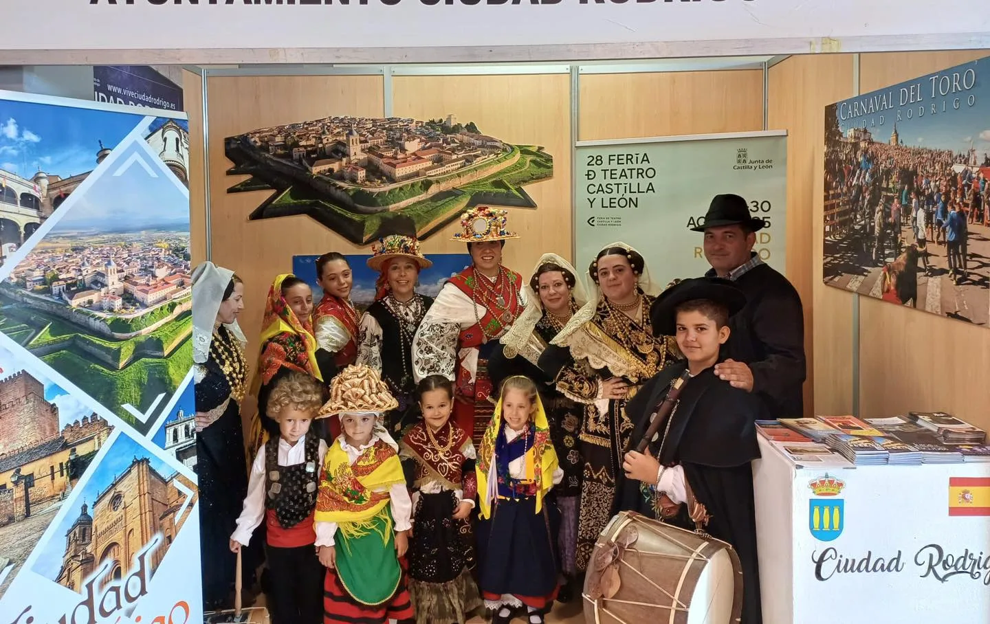 Ciudad Rodrigo muestra su riqueza cultural en la Feria de la Diversidad de Vilar Formoso