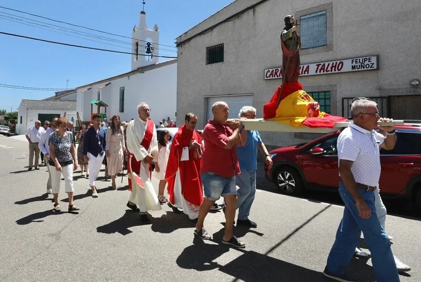 Fuentes de Oñoro celebra la festividad de Santiago Apóstol con homenaje a su párroco