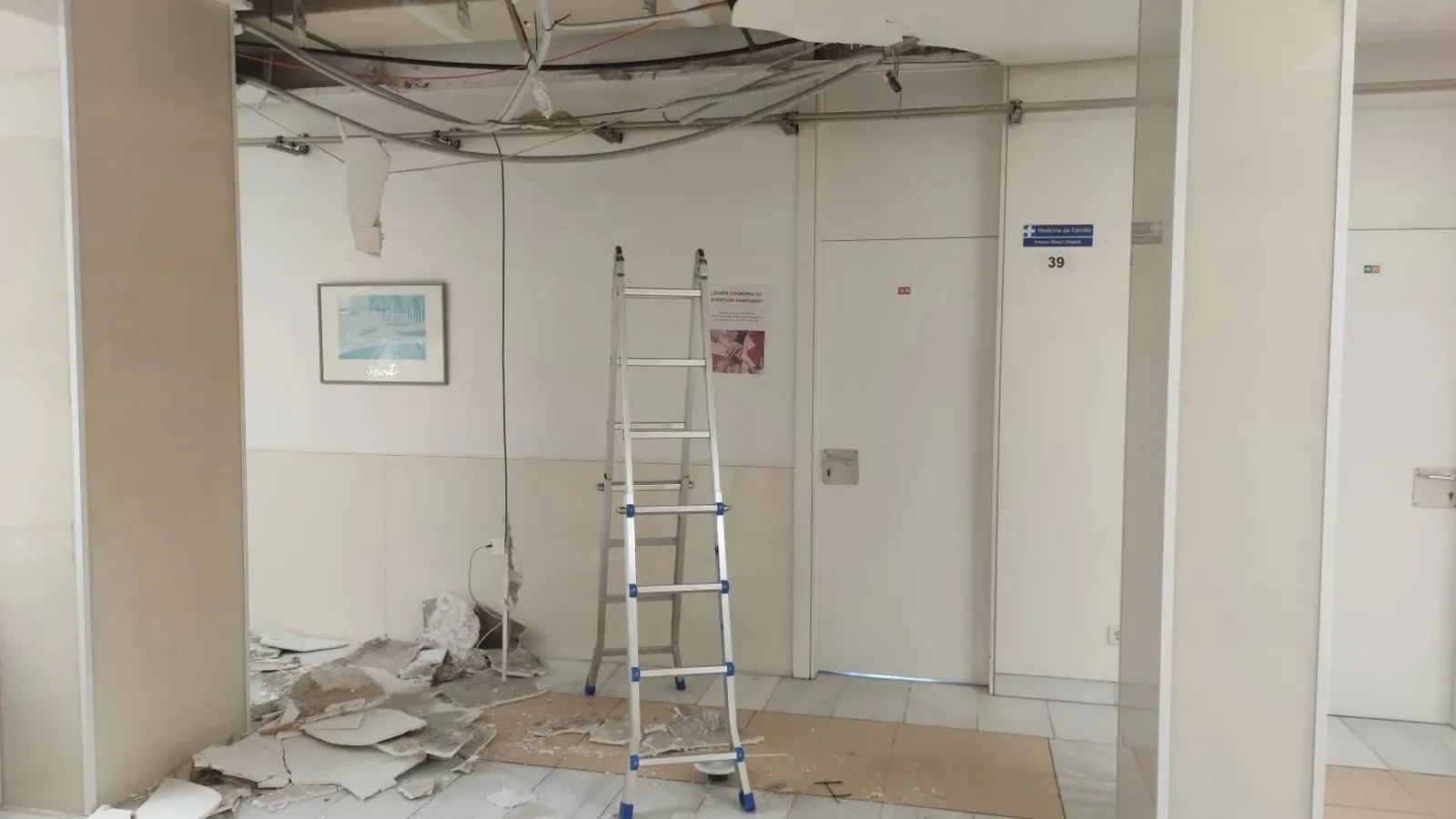 UPL pide explicaciones en las Cortes por las deficiencias del Centro de Salud de Garrido Norte tras el reciente derrumbe de parte de un techo