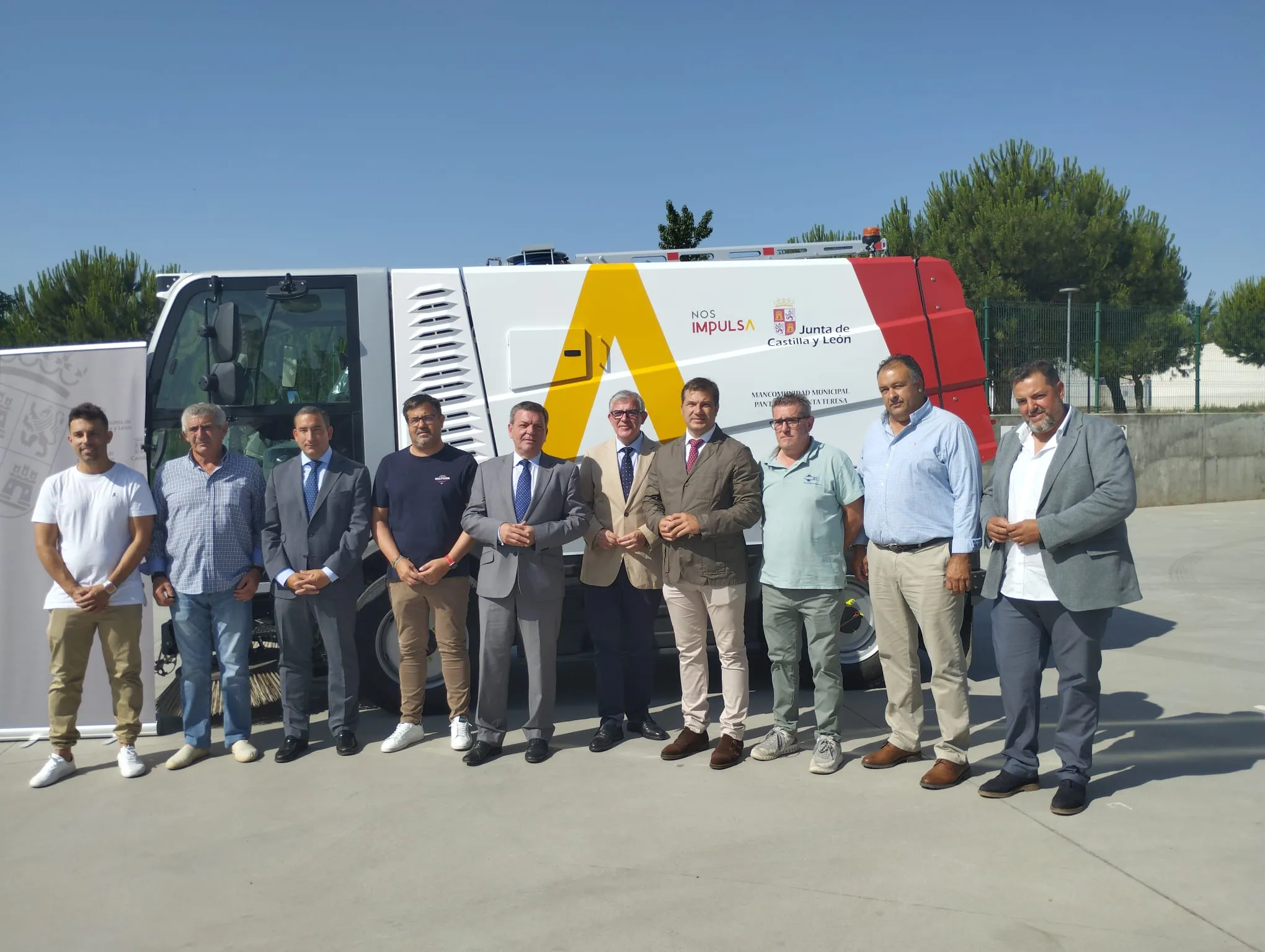 La Mancomunidad Pantano de Santa Teresa incorpora una nueva barredora y recibirá 500 contenedores para mejorar la limpieza viaria