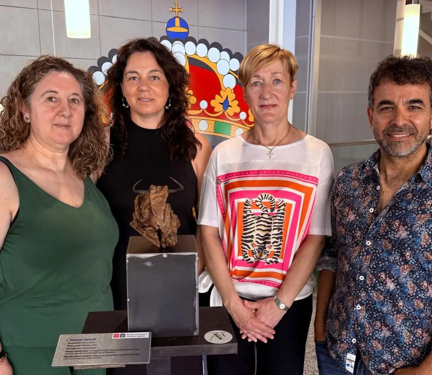 Guijuelo acoge la exposición “Serrín y Azabache”, una fusión entre la madera y el arte taurino
