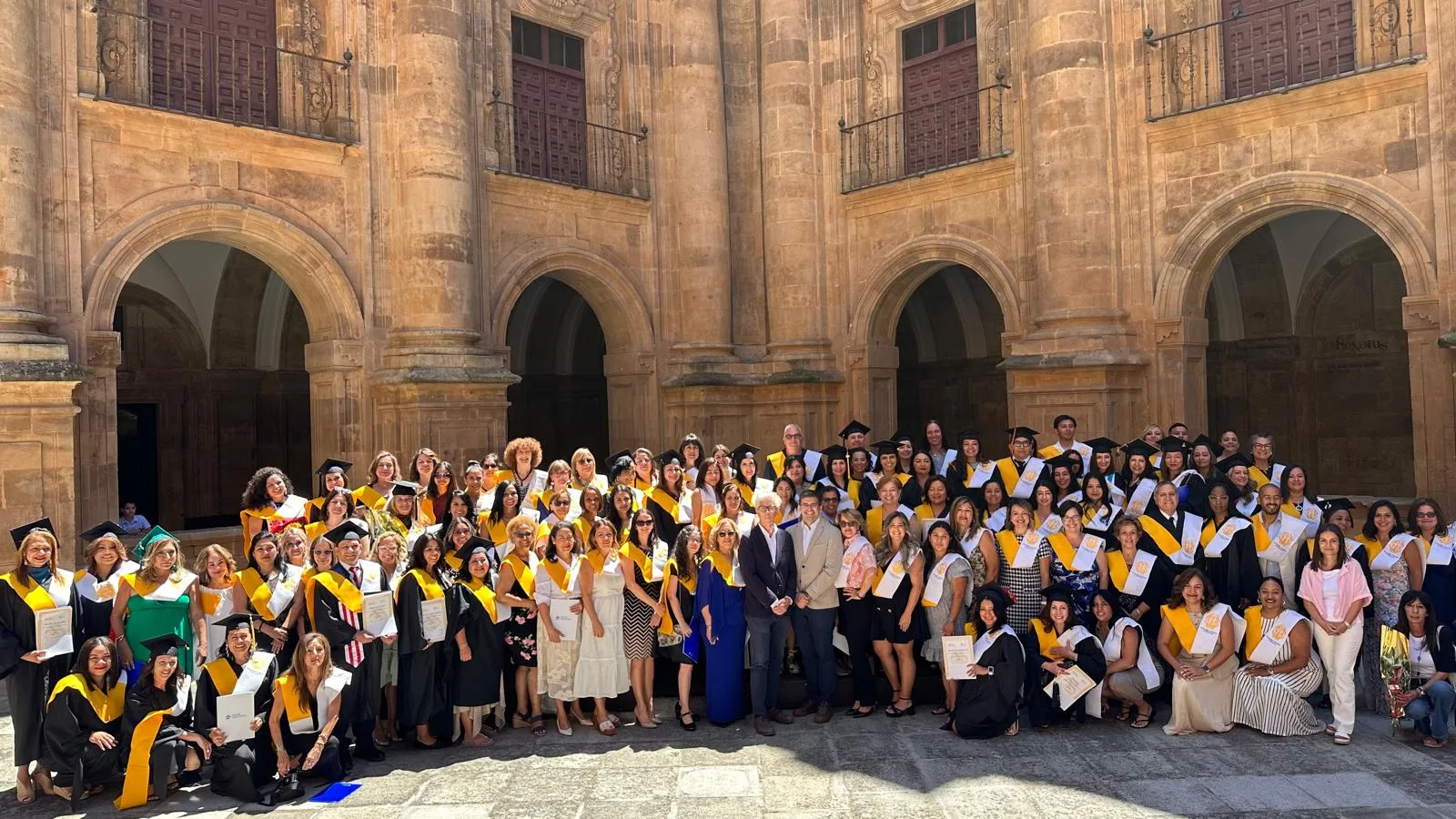 Un centenar de profesores se gradúa en los Másteres Internacionales UPSA-FIDESCU