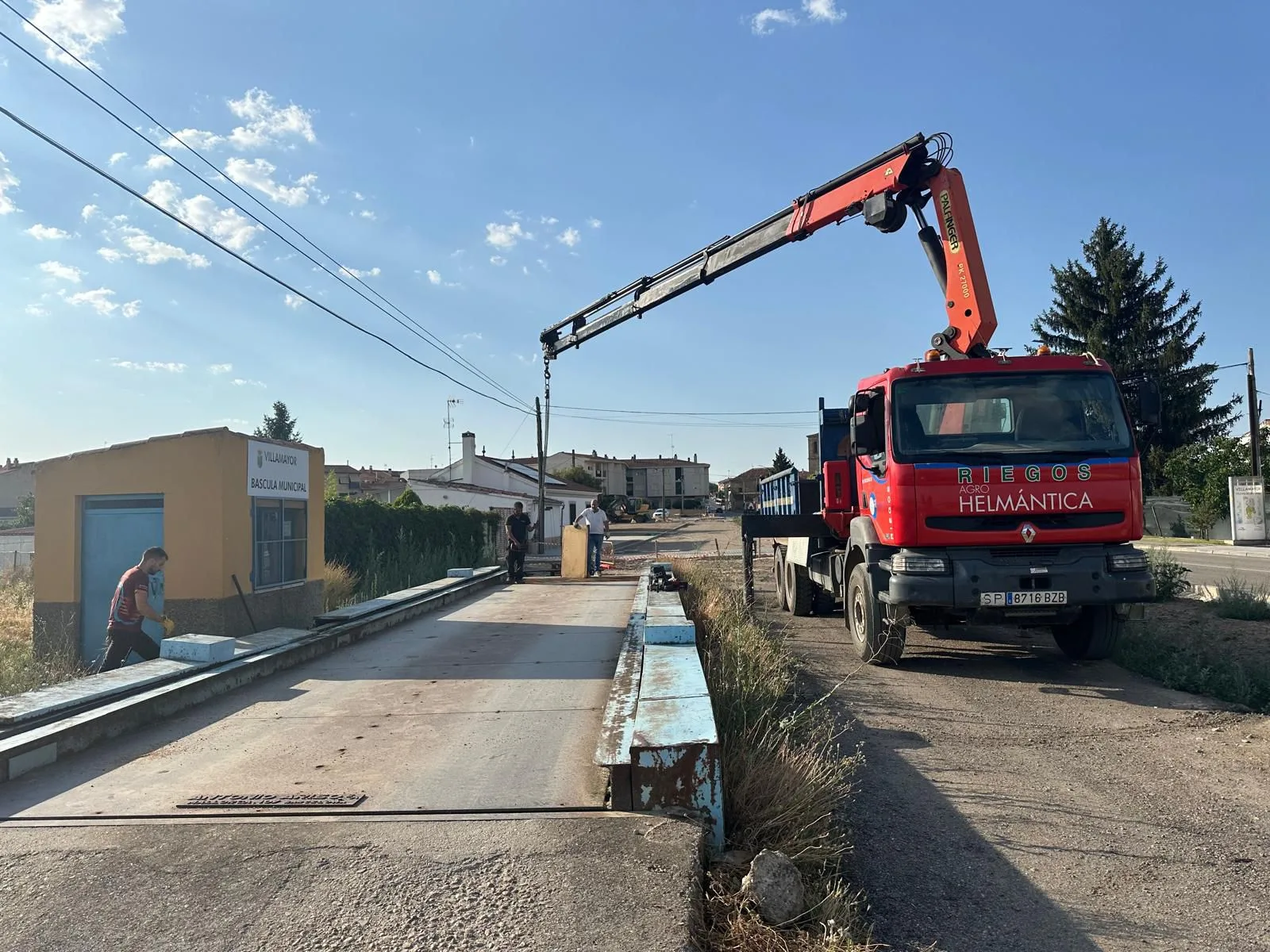 Villamayor moderniza su báscula municipal y mejora el acceso norte a la SA-300