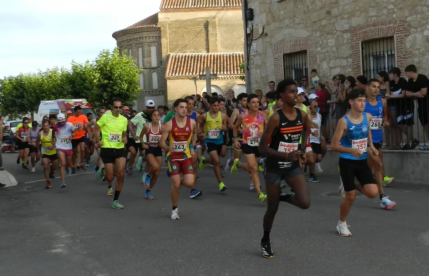 Éxito en la XVI Carrera Urbana “Mario García Romo” de Villar de Gallimazo