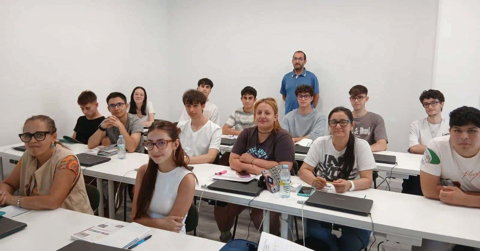 Autoescuelas El Pilar impulsa a sus alumnos con su curso intensivo “Tu Teórico en 4 días”