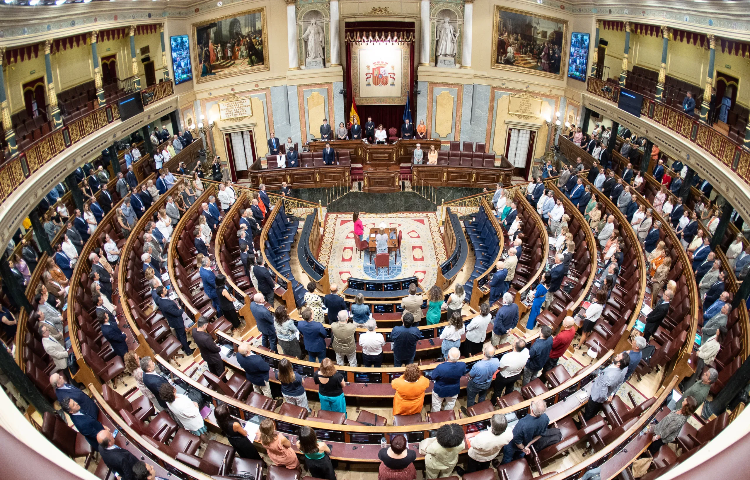 Profesionalizar la función pública, evitar el clientelismo político, limitar el poder de los partidos para prevenir la corrupción y aumentar las penas por malversación