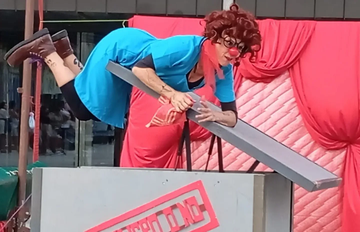 Guijuelo disfruta del espectáculo familiar ‘ClownTalent’ en la Plaza Mayor