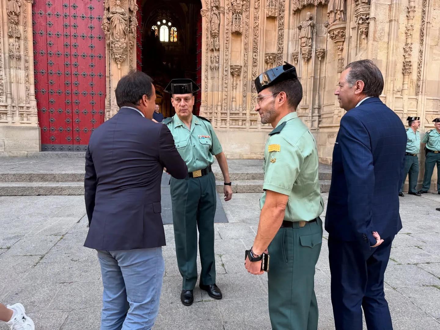 Los concejales Carabias y Molina asisten a la misa en homenaje a las víctimas del terrorismo en la Guardia Civil