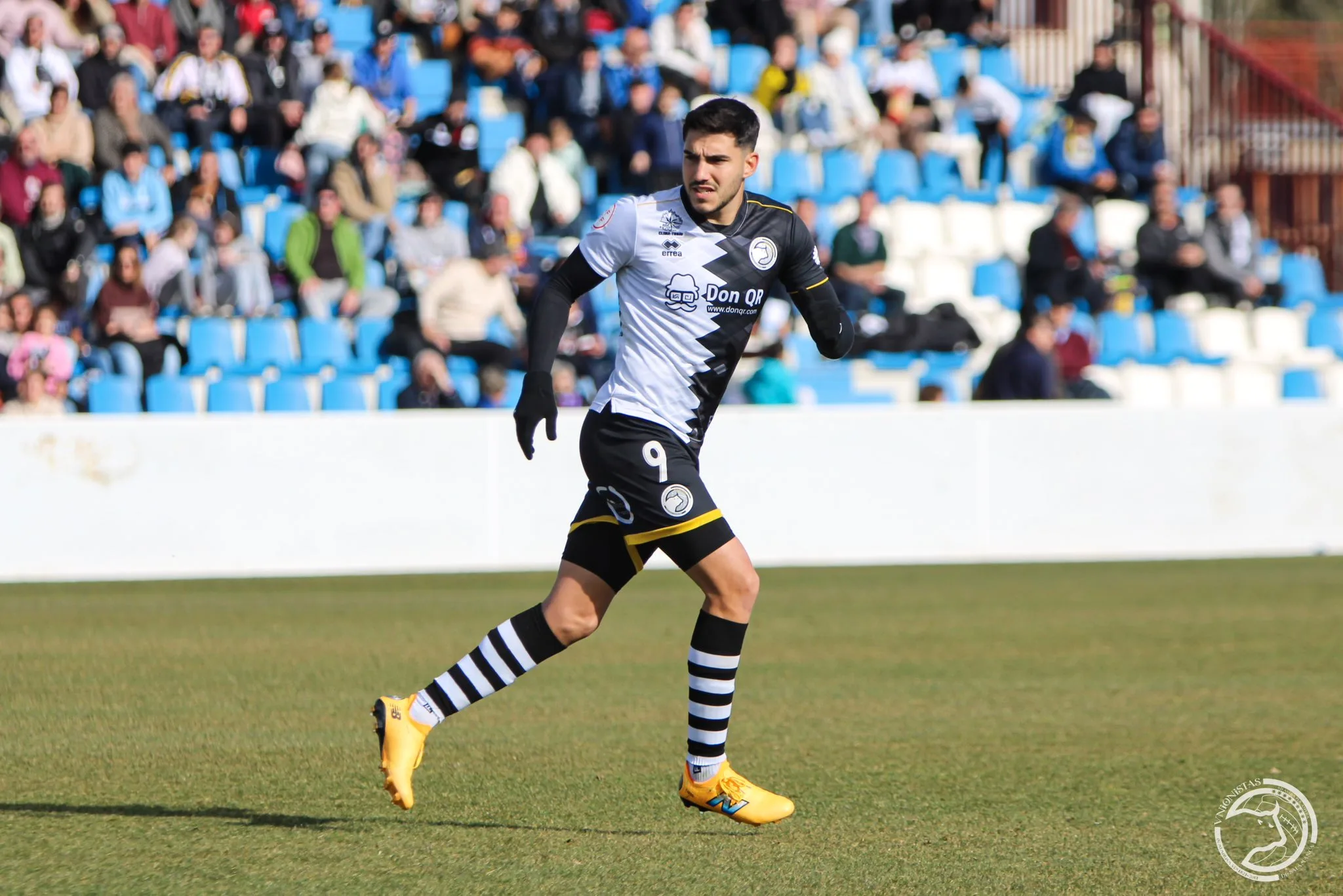 Iván Moreno vestirá de blanquinegro una temporada más