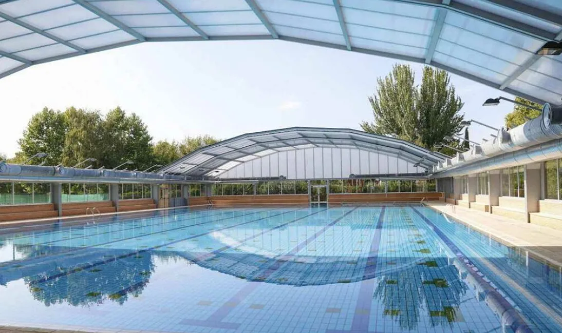 Polémica en Salamanca por la prohibición del uso de gafas en las piscinas municipales