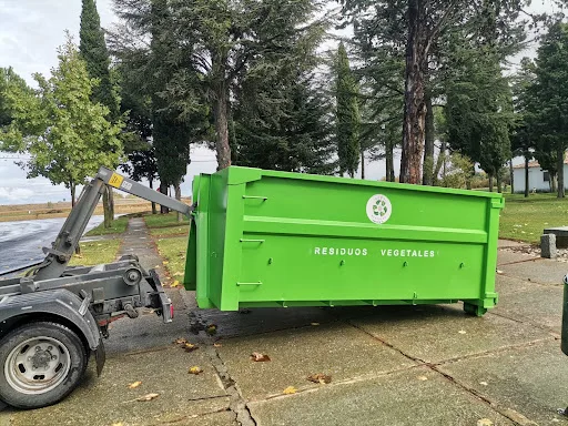 El Ayuntamiento de Cabrerizos inicia la entrega de contenedores para residuos vegetales y activa un nuevo servicio de recogida semanal