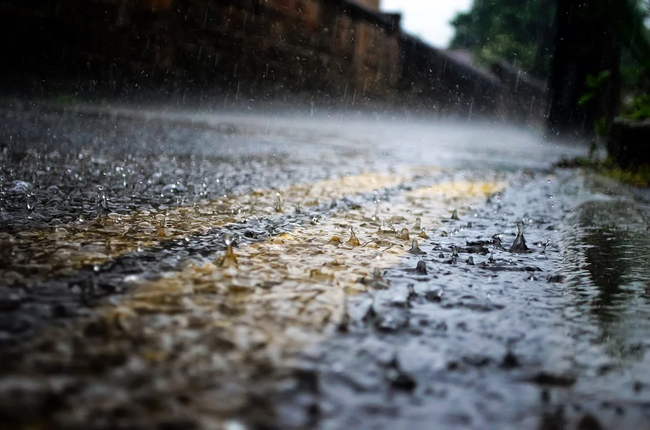 Protección Civil y Emergencias alerta por tormentas y precipitaciones intensas en la mitad norte y tercio este peninsular