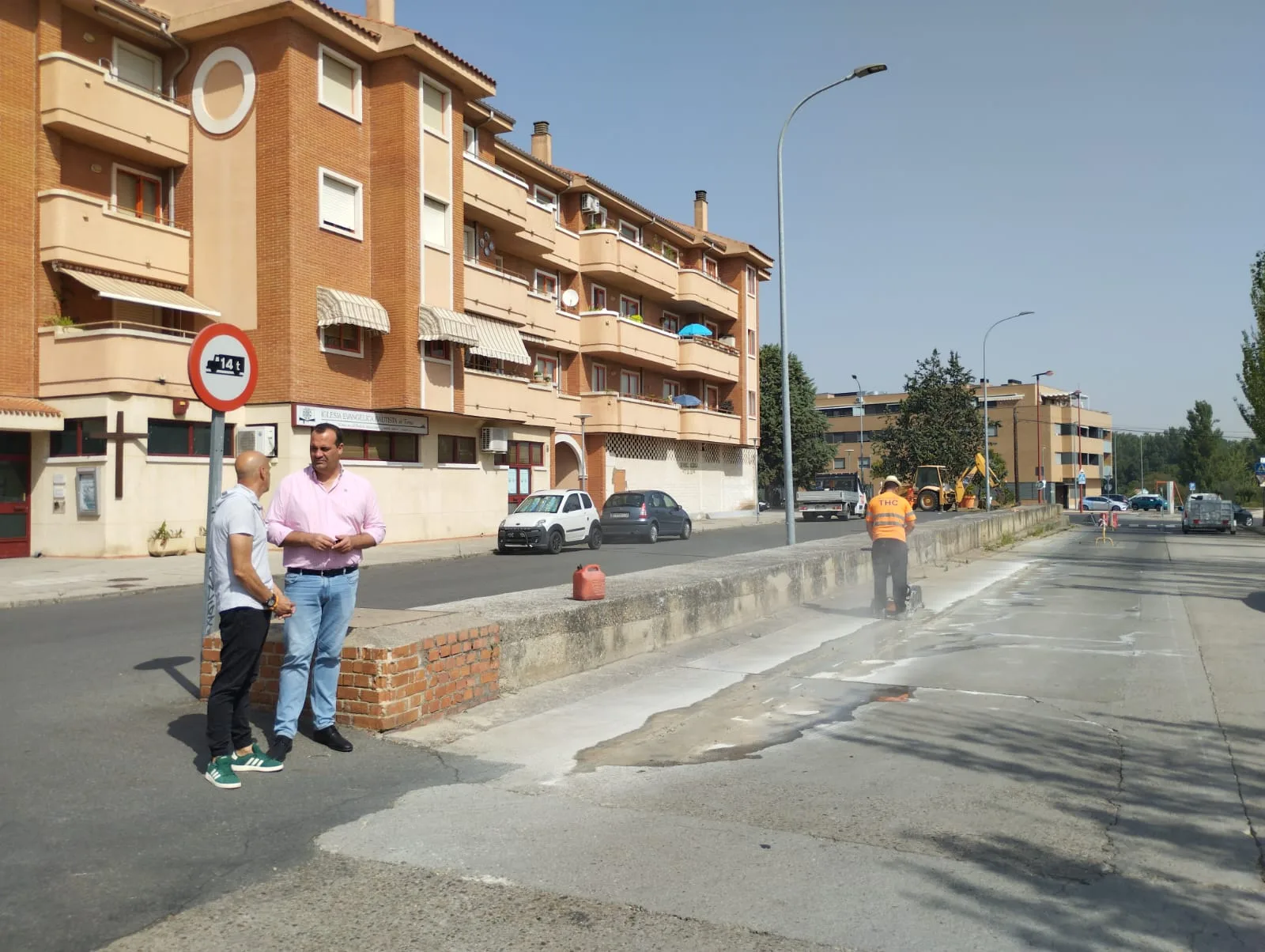 Arrancan las obras del nuevo acerado en el entronque del camino de Carbajosa y la avenida Madrid