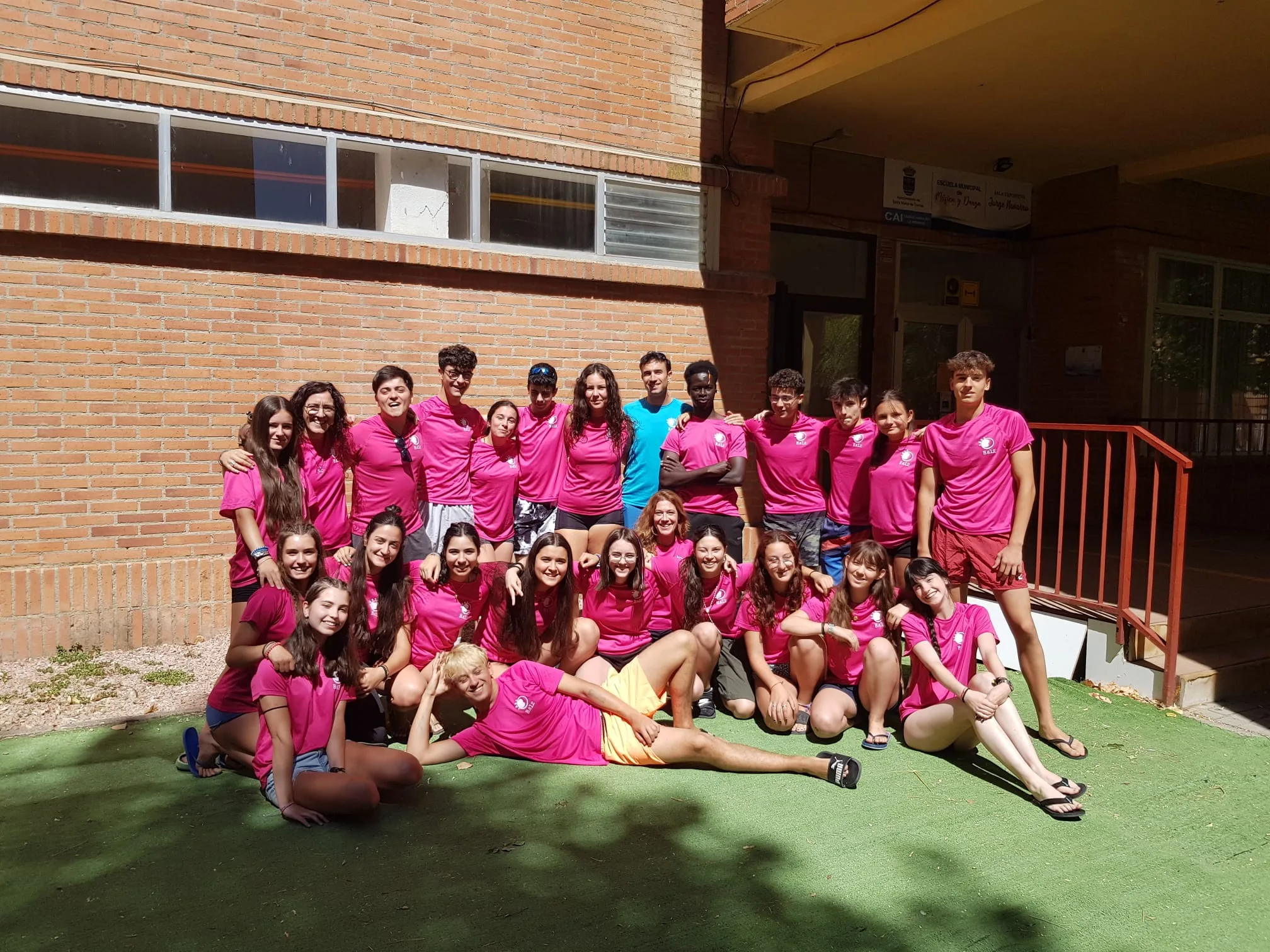 Veinte jóvenes del voluntariado “Tormes Limpio 2025” recogen más de 60 kilos de residuos en la ribera del río en Santa Marta