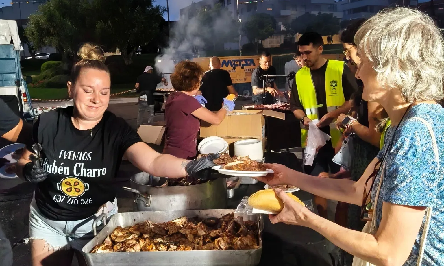 Carbajosa de la Sagrada reúne a 700 vecinos en una gran parrillada popular