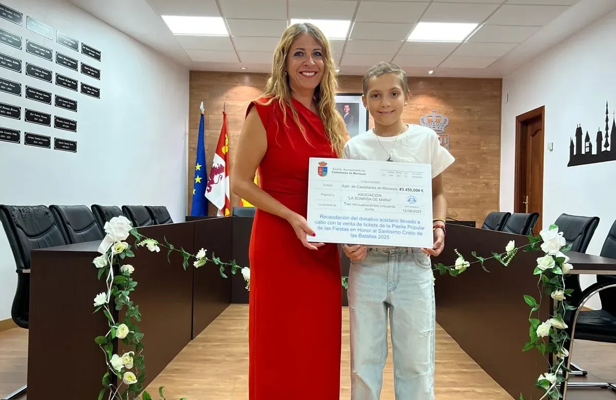 Castellanos de Moriscos entrega 3.450 € a la Asociación La Sonrisa de M4ría para la investigación del cáncer