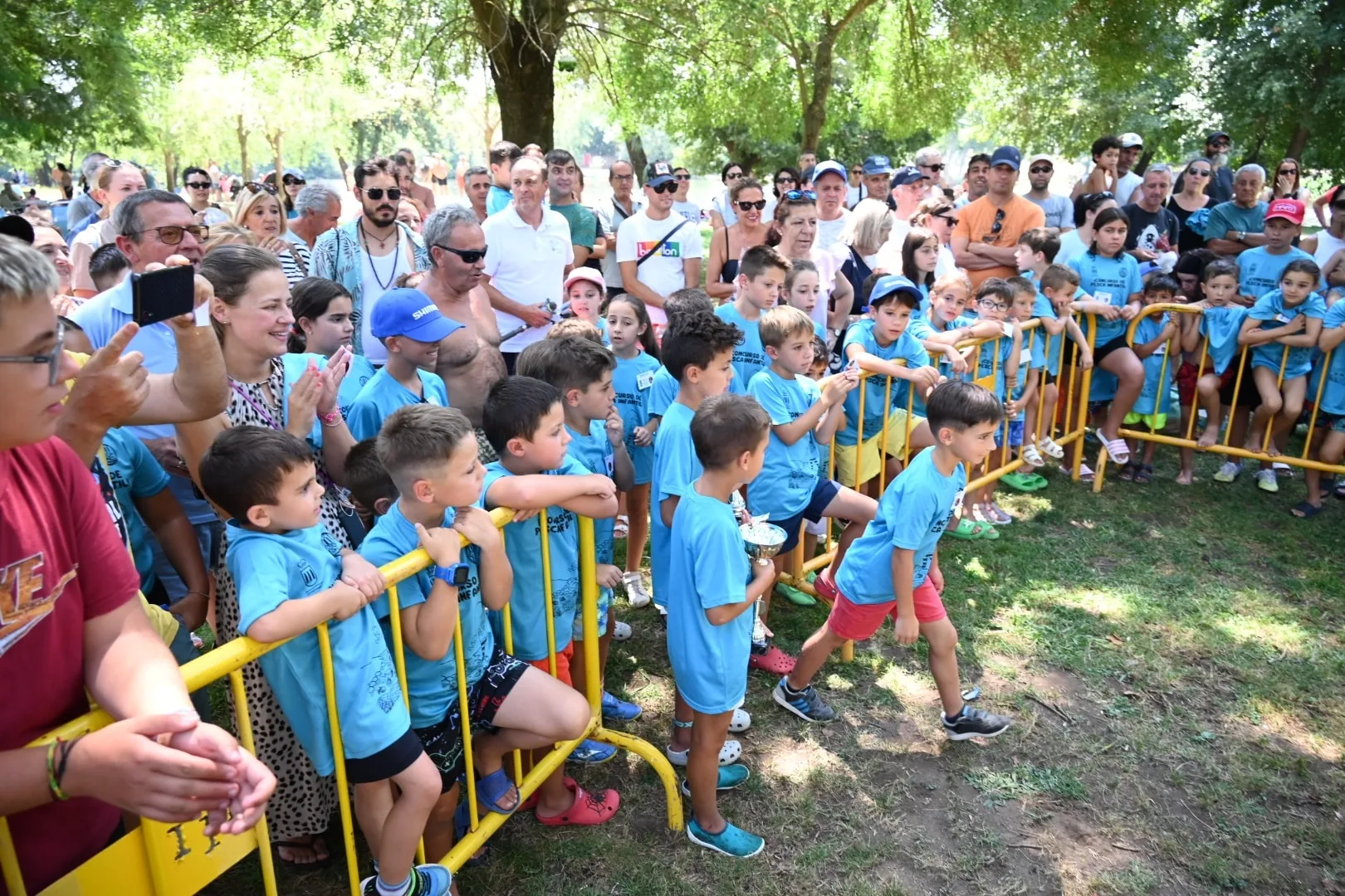 Éxito del Concurso Infantil de Pesca en el río Águeda con más de 200 participantes