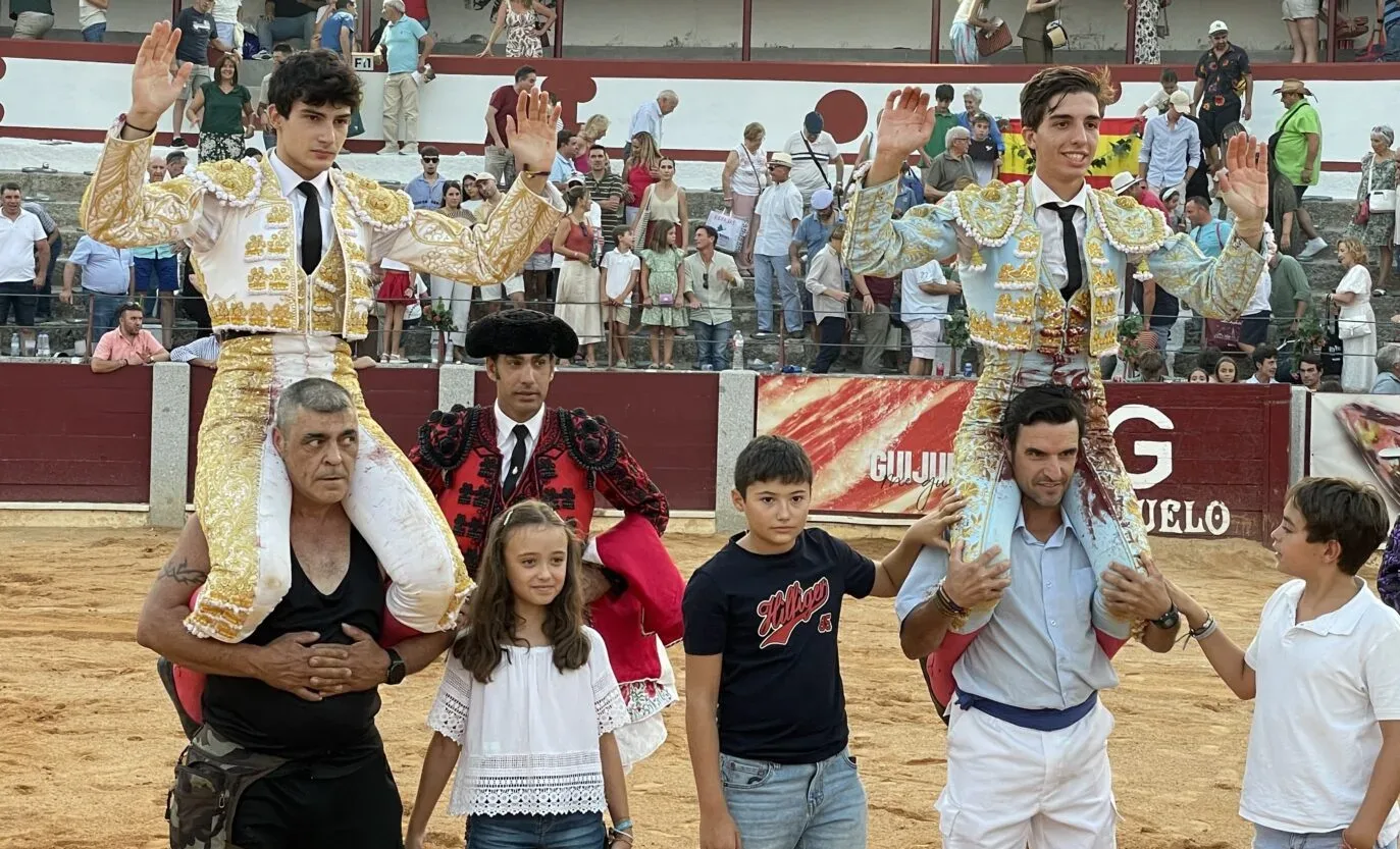 FOTOS | Cristian González y Julio Norte salen a hombros en Guijuelo