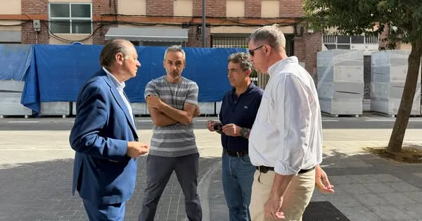 El Ayuntamiento mejora la accesibilidad y facilita la instalación de ascensores en el entorno residencial de la Calle Gladiolos