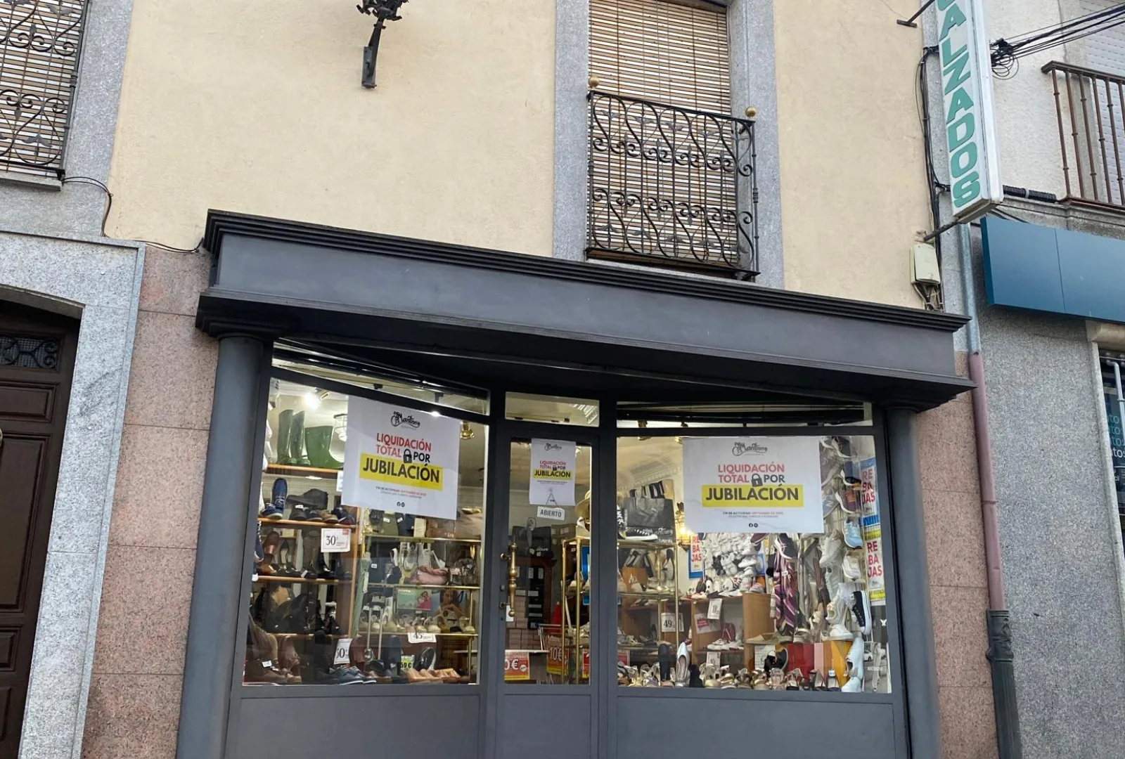 Zapatería Martínez se despide tras más de un siglo calzando generaciones en La Fuente de San Esteban