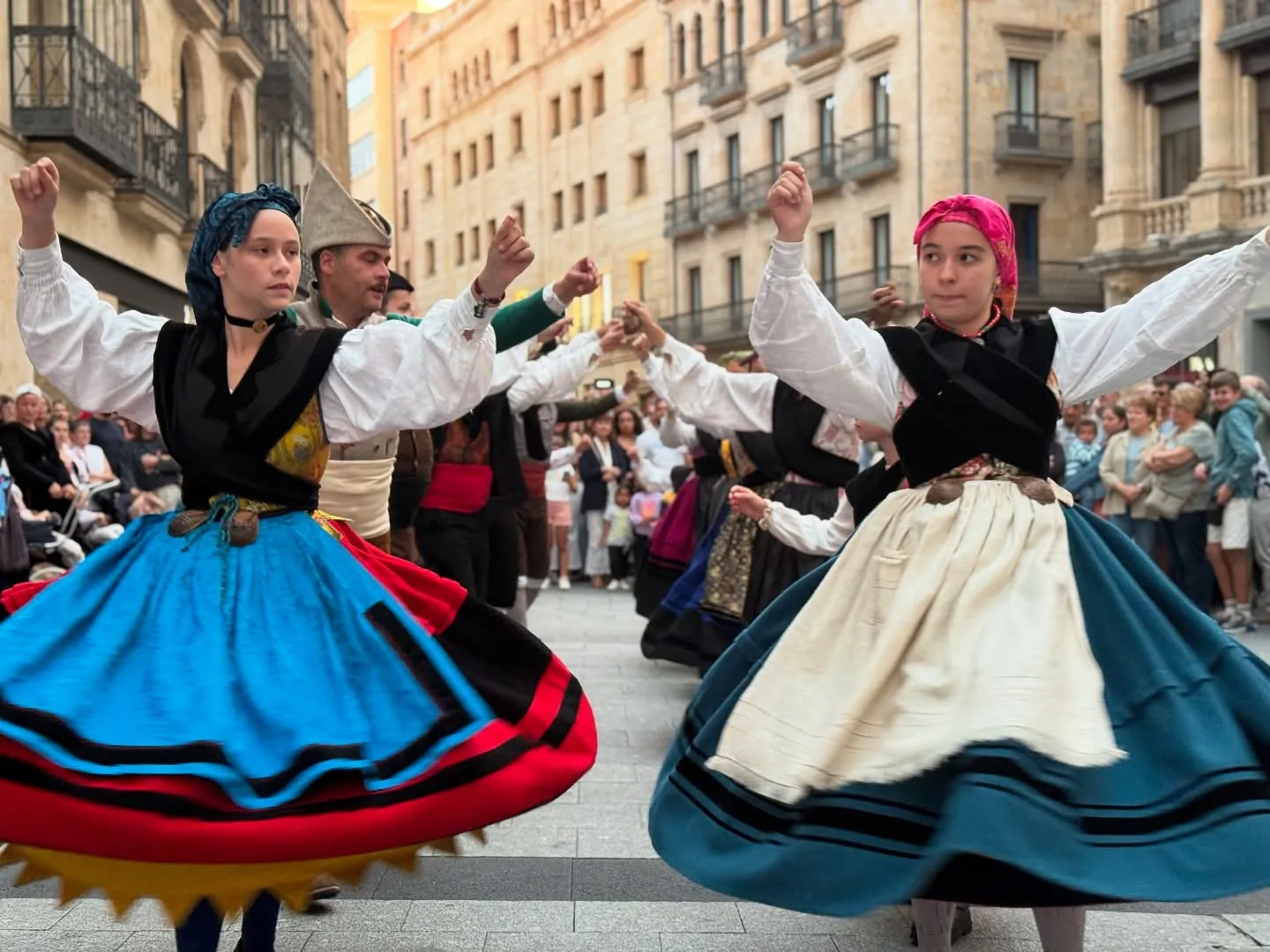 FOTOS | El Festival Internacional de Folclore de Salamanca celebra su segunda jornada con grupos de España y Colombia
