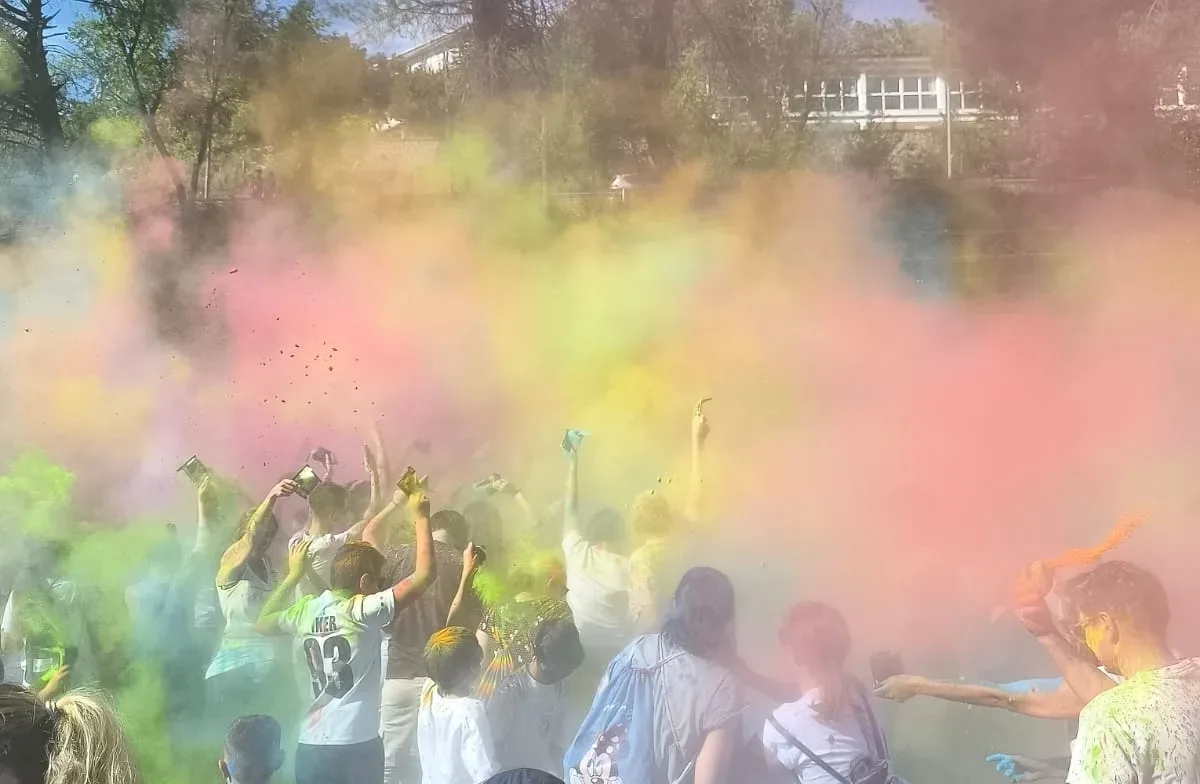 Éxito de la Fiesta de Colores en Béjar dentro de las Fiestas de la Virgen del Castañar 2025