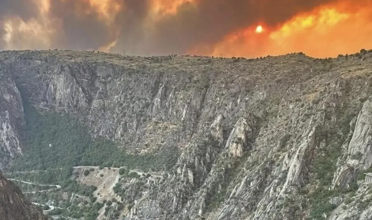 Impactantes imágenes de incendios en Portugal vistas desde el Mirador del Fraile, Aldeadávila