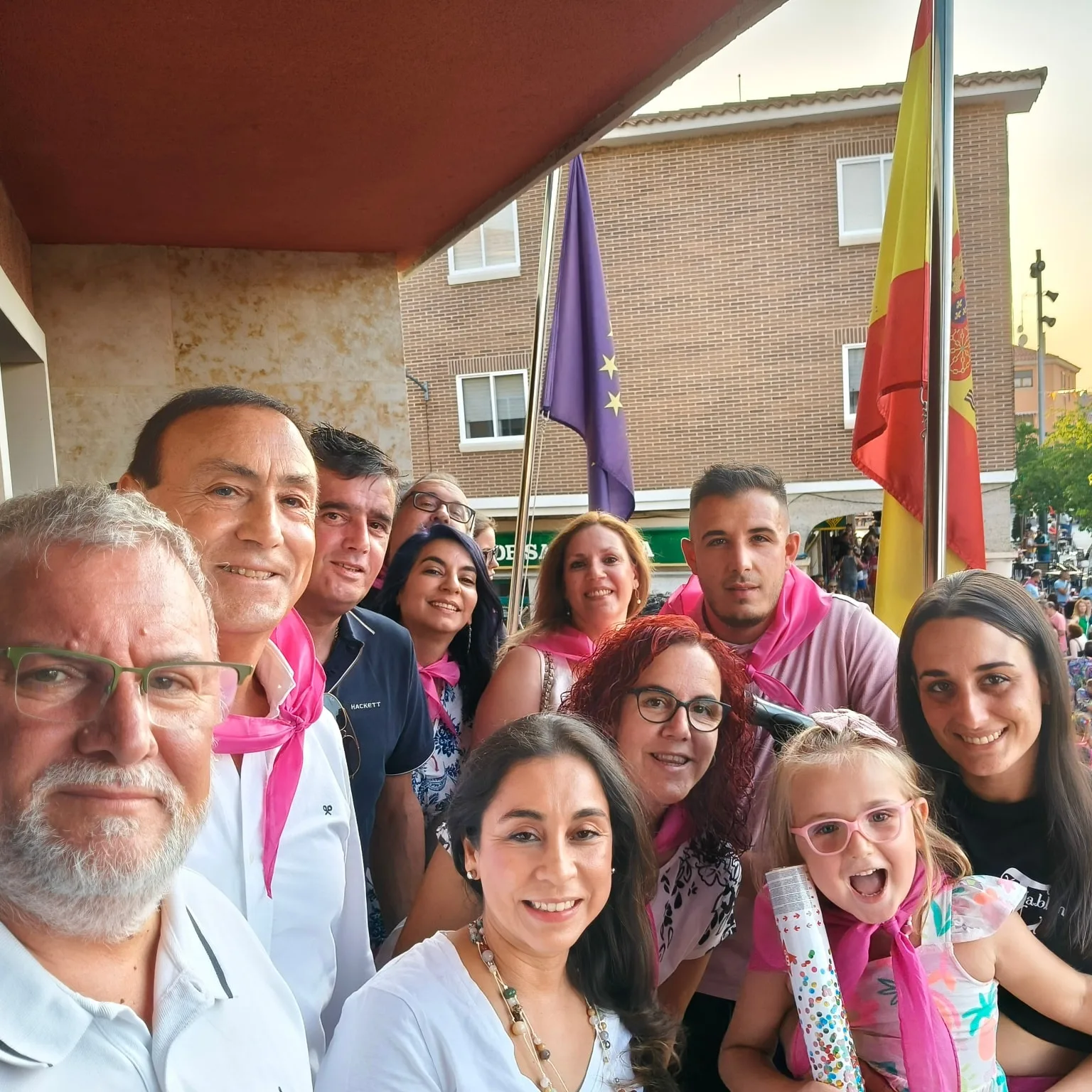 La Plaza Mayor de Carbajosa se llena con 4.000 personas en el chupinazo de las Fiestas de San Roque 2025