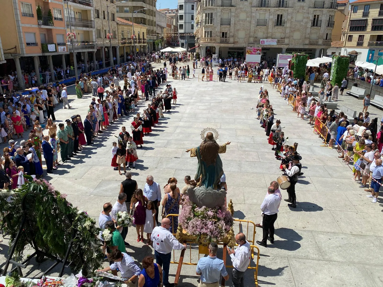 Procesión y Ofrenda Floral en honor a Nuestra Señora de la Asunción