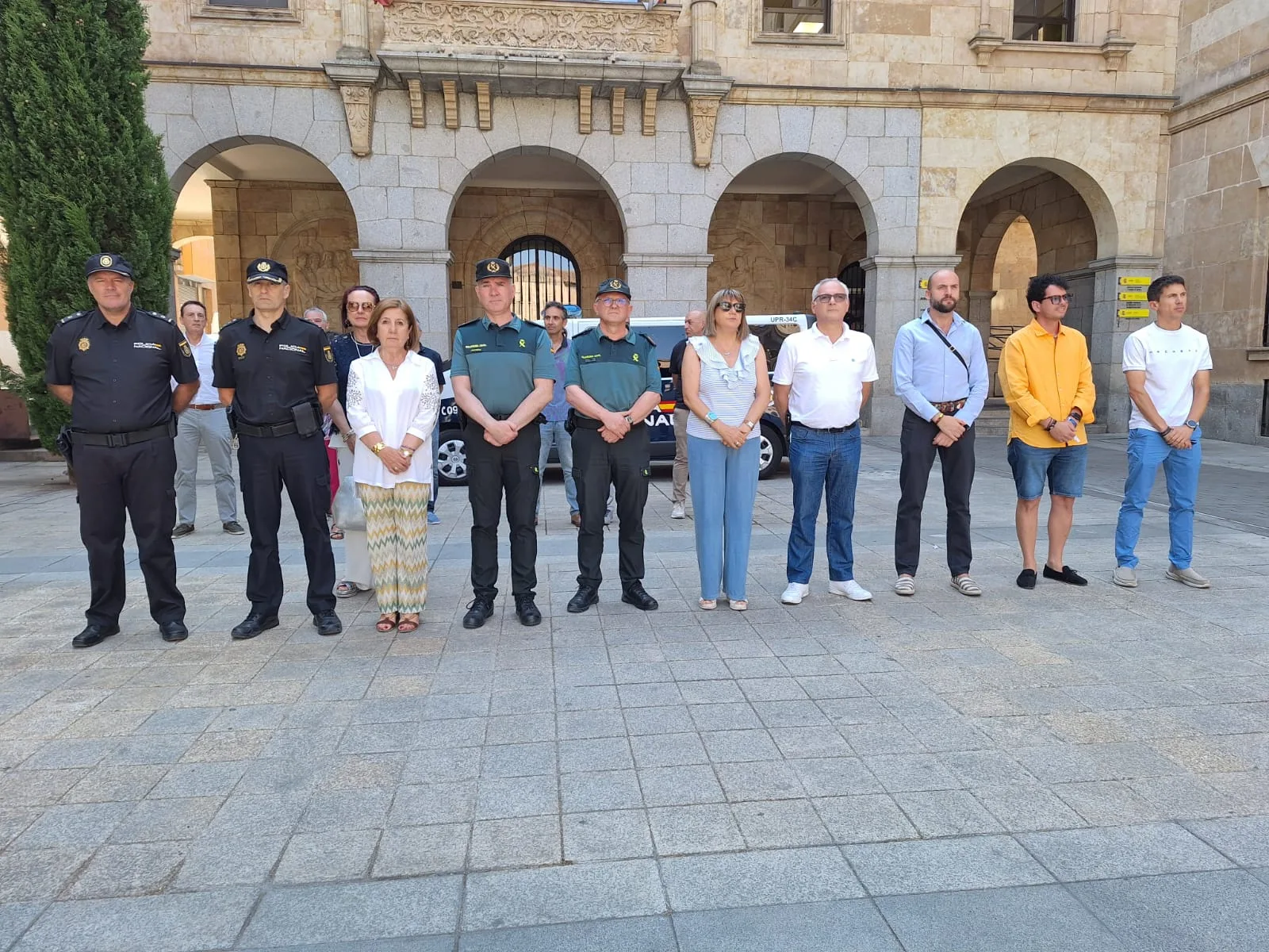 Salamanca guarda un minuto de silencio en memoria de Mercedes, víctima de violencia de género en Navarra