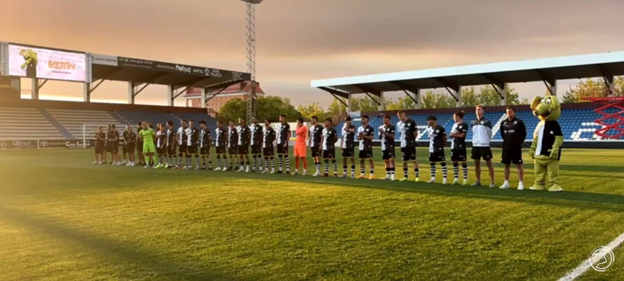Unionistas de Salamanca presenta oficialmente a su plantilla y cuerpo técnico