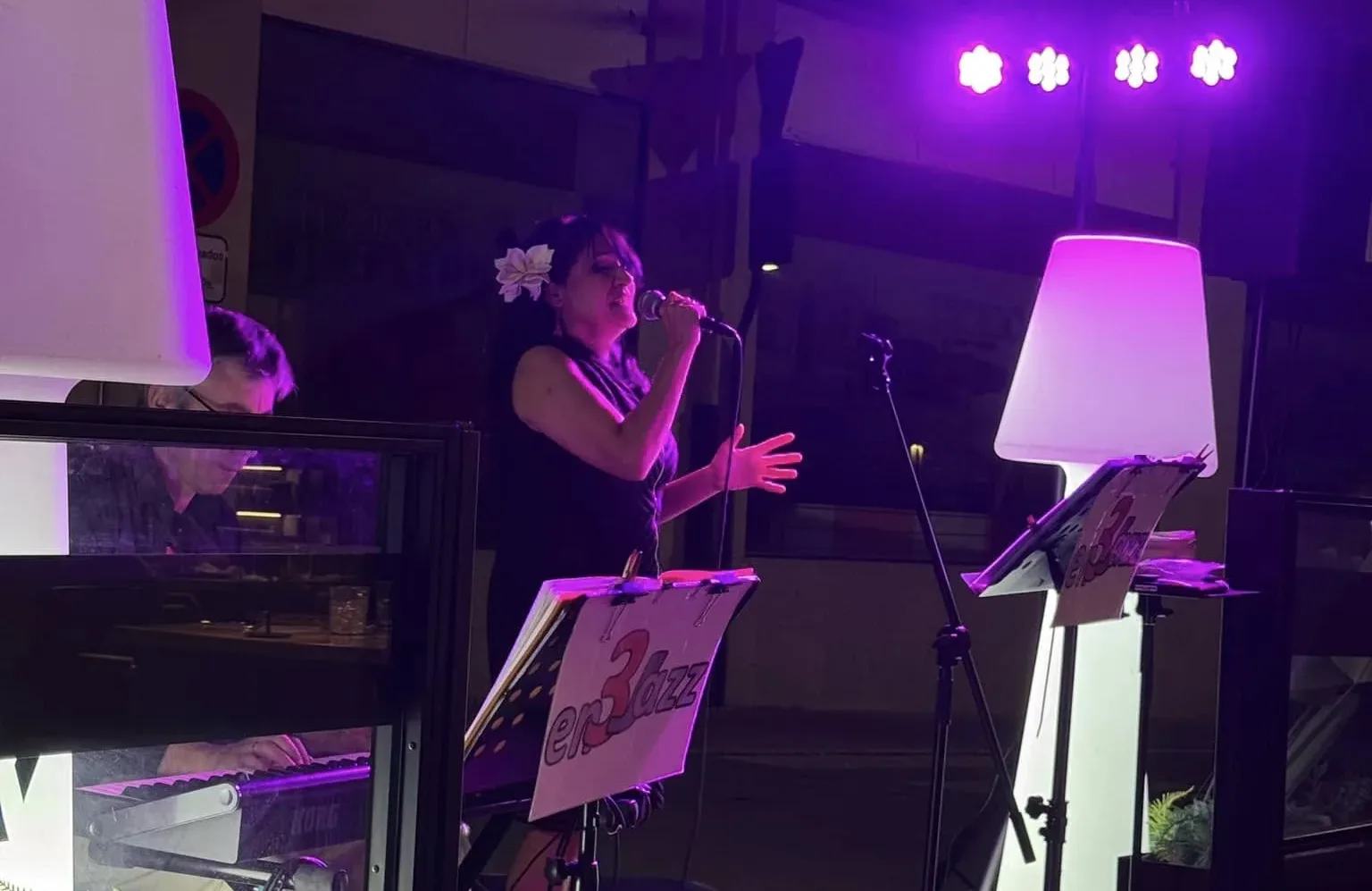Éxito en la noche de jazz de VIRÓ Gastrobar en Guijuelo con la voz de Nathalie