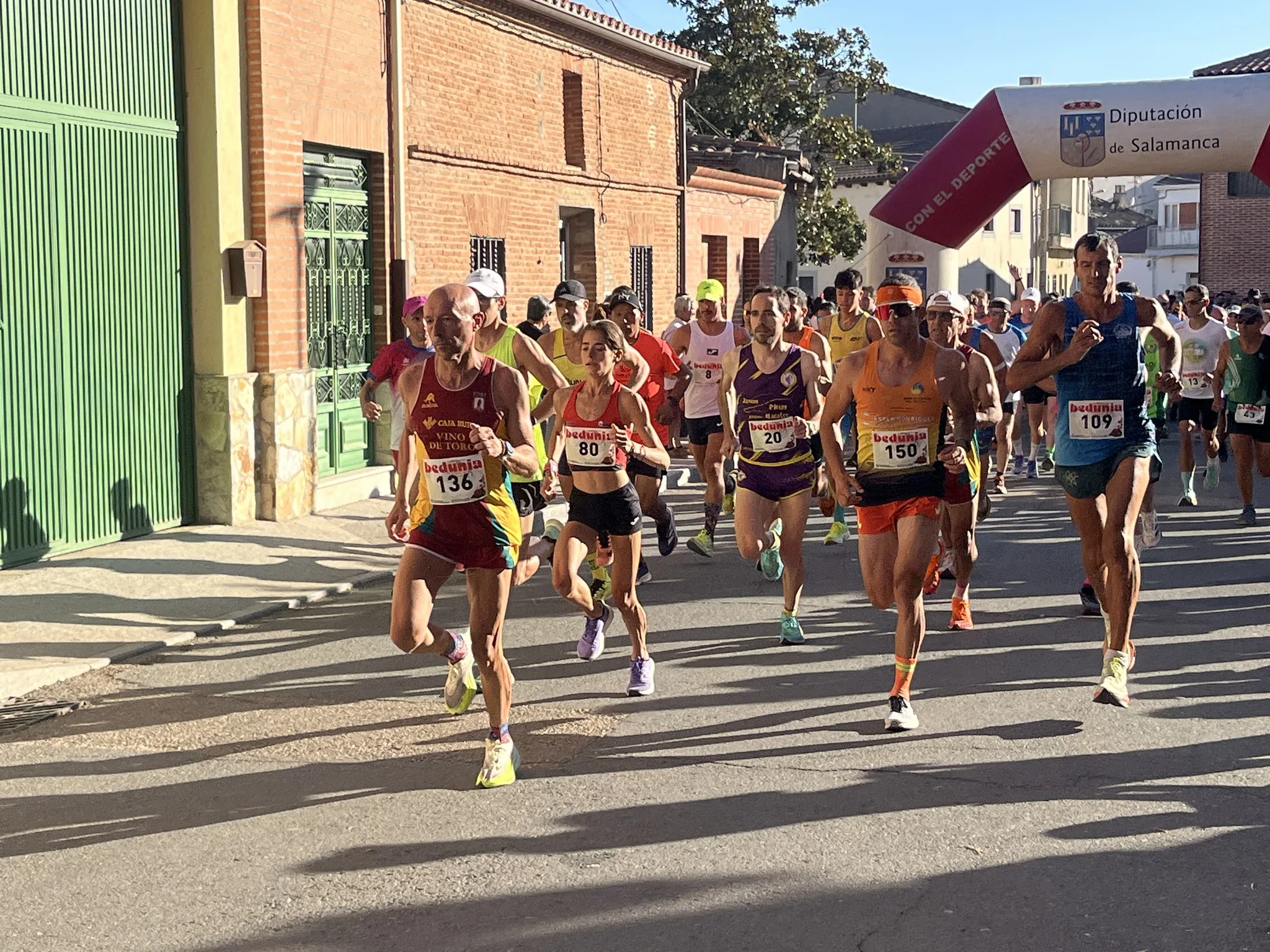 Juan Bueno y Alba León se imponen en la X Carrera Solidaria Virgen de la Vega de Villoria