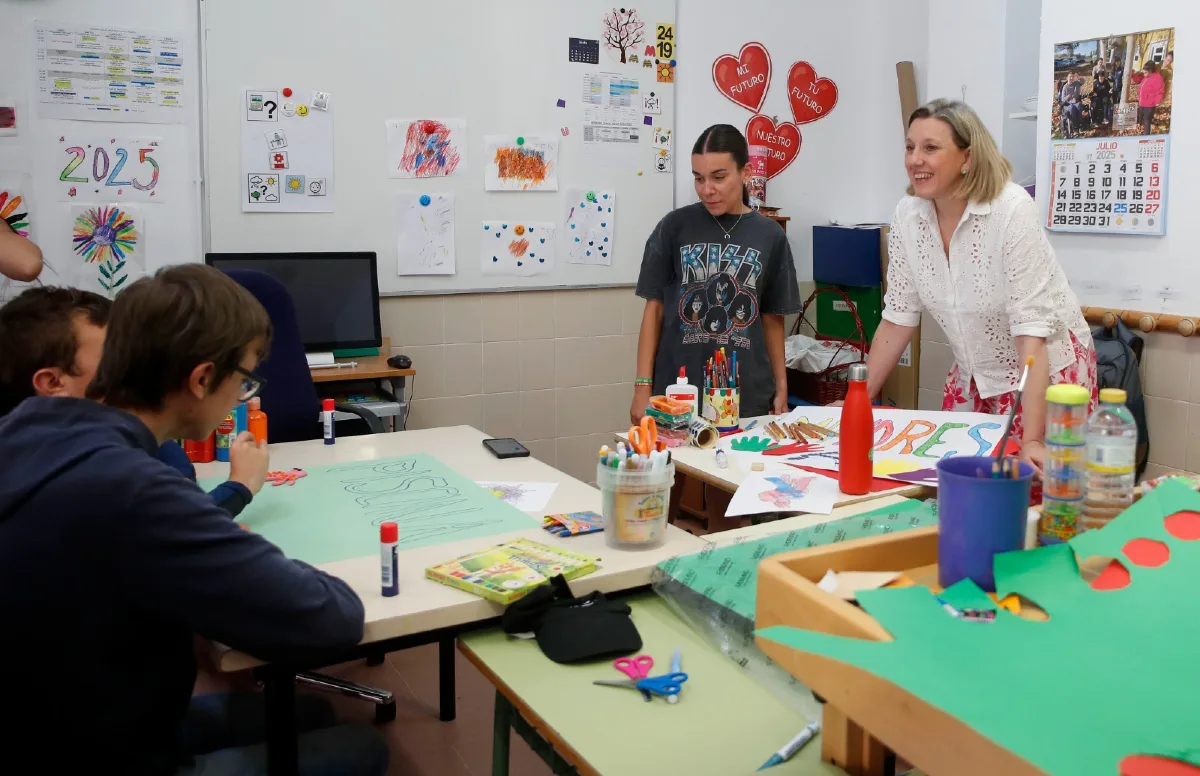 La Junta de Castilla y León refuerza la ayuda a domicilio para menores con discapacidad con una inversión anual de 4,8 millones