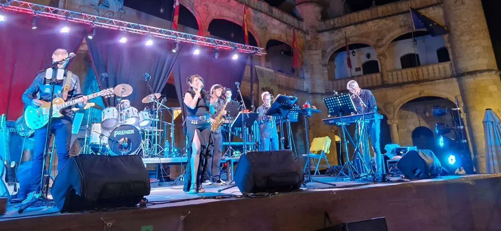 Ciudad Rodrigo vive una noche de lleno total con música y diversión